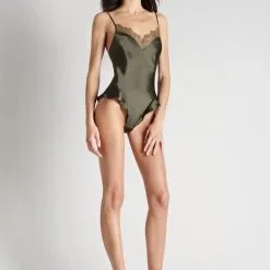 Maison Close Body String En Soie Et Dentelle - Rendez-vous Kaki 15 Maison Close Body String En Soie Et Dentelle - Rendez-vous Kaki -Lingerie Soldes body string rendez vous kaki 3