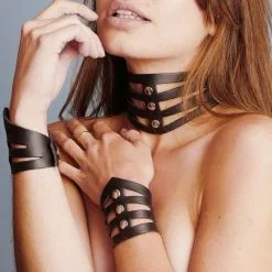 Dollhouse Bracelets Manchettes En Cuir Découpé -Lingerie Soldes bracelets collier bandes 04 1