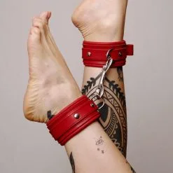 The Sinners Chevillères En Cuir Molletonné Rouge -Lingerie Soldes chevilles cuir rouge face