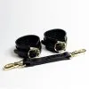 E.L.F. Zhou London Menottes En Cuir Et Or - Studded Cuffs -Lingerie Soldes menottes bdsm cuir noir or studded cuffs elf zhou