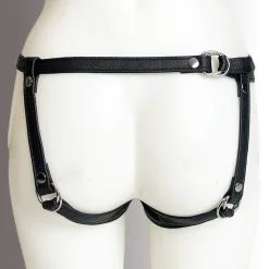 The Sinners Harnais Pour Gode-ceinture Avec Plastron Amovible Et Attaches D-Ring - Cuir Souple Noir -Lingerie Soldes strapon noir plein anneaux dos