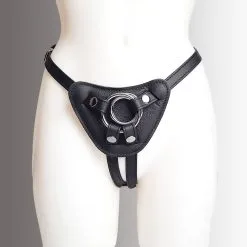 The Sinners Harnais Pour Gode-ceinture Avec Plastron Amovible - Cuir Souple Noir -Lingerie Soldes strapon noir plein boucletrous 1