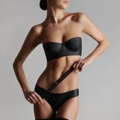 Maison Close String Avec Lanières - Chambre Noire Or -Lingerie Soldes string lanieres chambre noire or 4