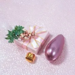 Womanizer Liberty - Rose -Lingerie Soldes wmz liberty pink lifestyle holiday flatlay square