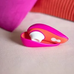 Womanizer Liberty - Lily Allen 17 Womanizer Liberty - Lily Allen -Lingerie Soldes womanizer liberty lilyallen mood 5