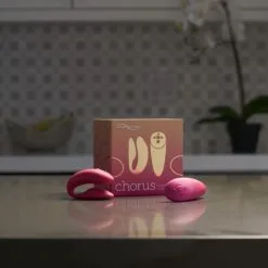 We-Vibe Vibromasseur Télécommandé Pour Couple Chorus - Rose -Lingerie Soldes wvi chorus red mood tif 57 1